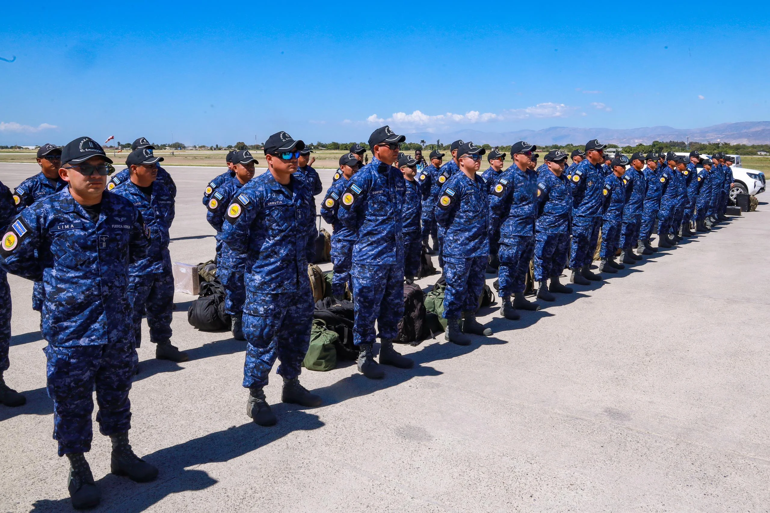 El Salvador envía tropas militares a Haití