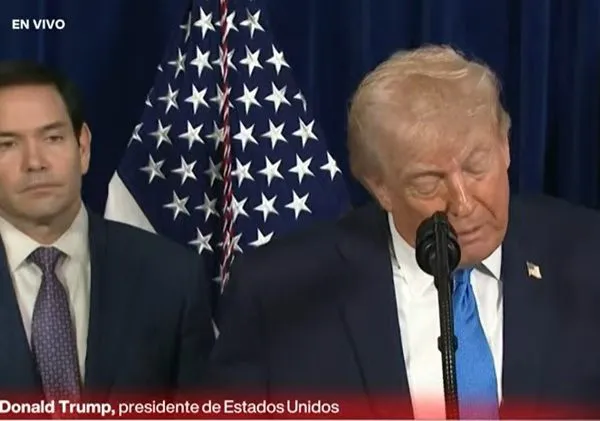 Trump-durante-una-rueda-de-prensa-desde-su-residencia-en-Mar-a-Lago-Florida-e1767460019124