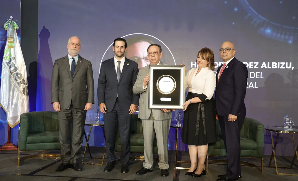 Reconocimiento a Gobernador Héctor Valdez Albizu