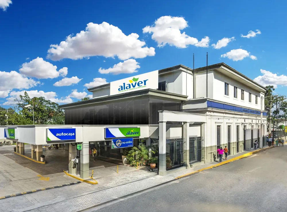 Fachada - valla oficina principal clouds