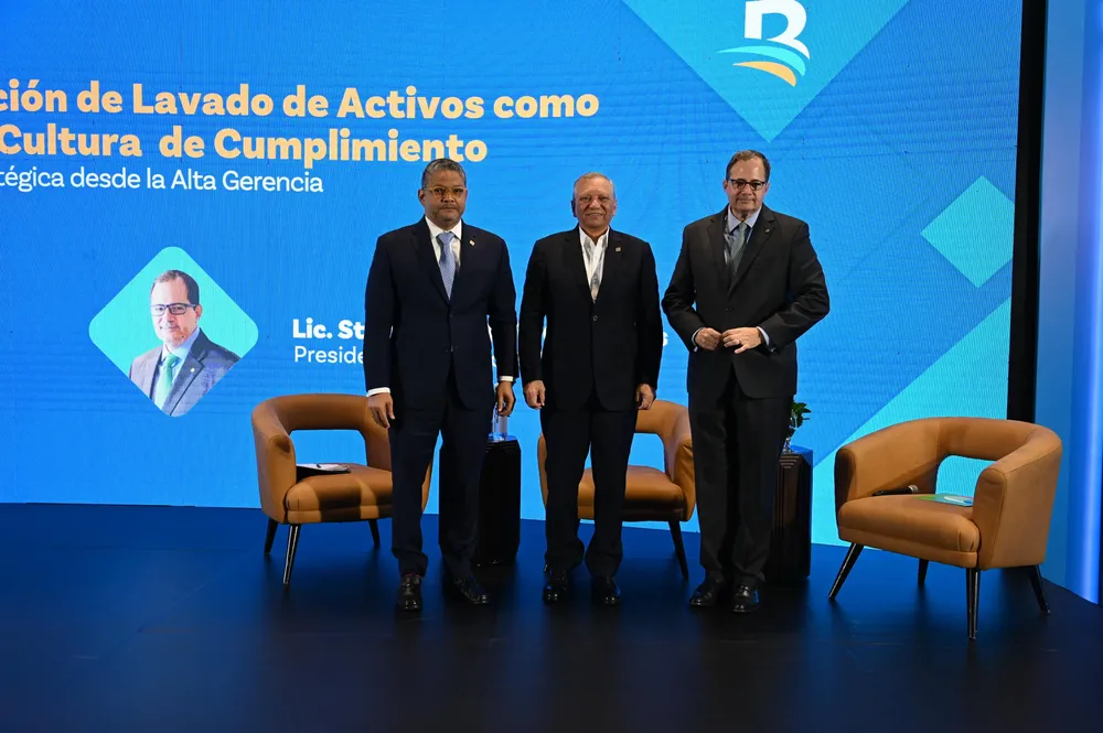 4 panel sobre lavado de activo Banreservas