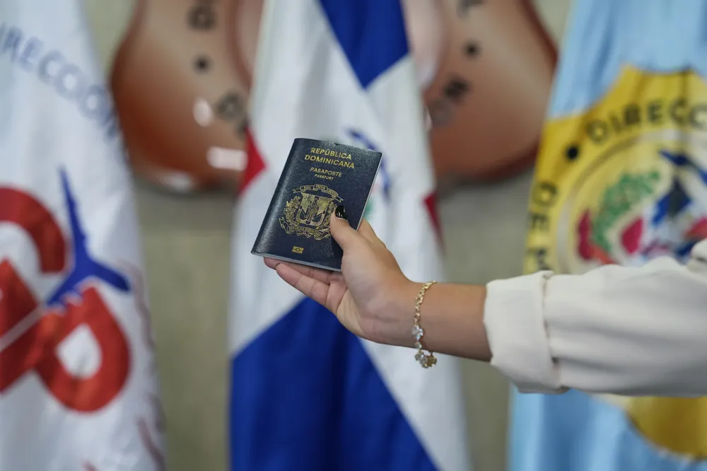 NUEVO PASAPORTE ELECTRONICO, EL EXPRESO RD