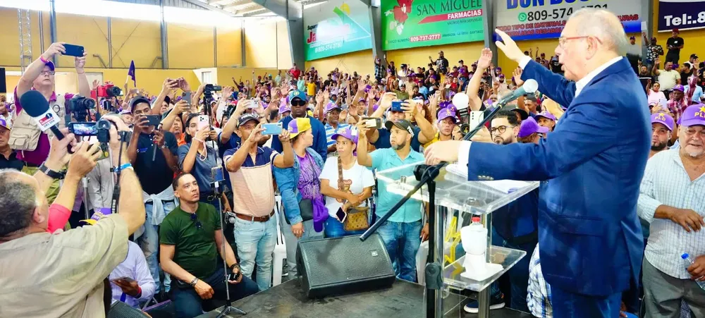 DANILO MEDINA, EL EXPRESO RD