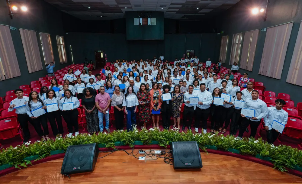 DSC2528 [Foto principal] Más de un centenar de estudiantes participaron en la edición 27ma. del Diplomado en Emprendimiento.