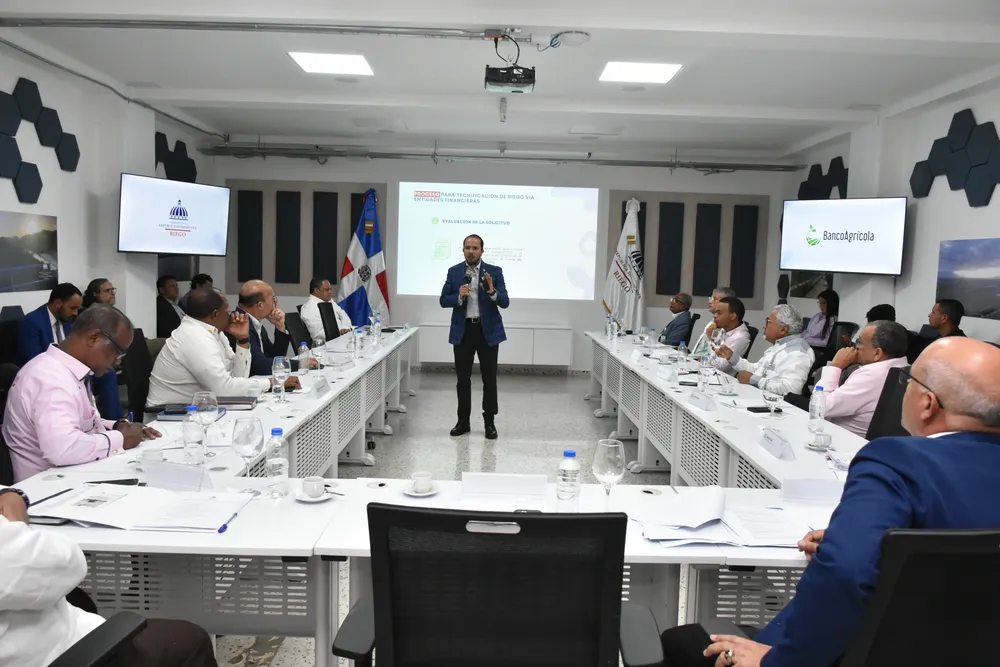 El acuerdo entre TNR y el Banco Agrícola beneficiará a productores de todo el país