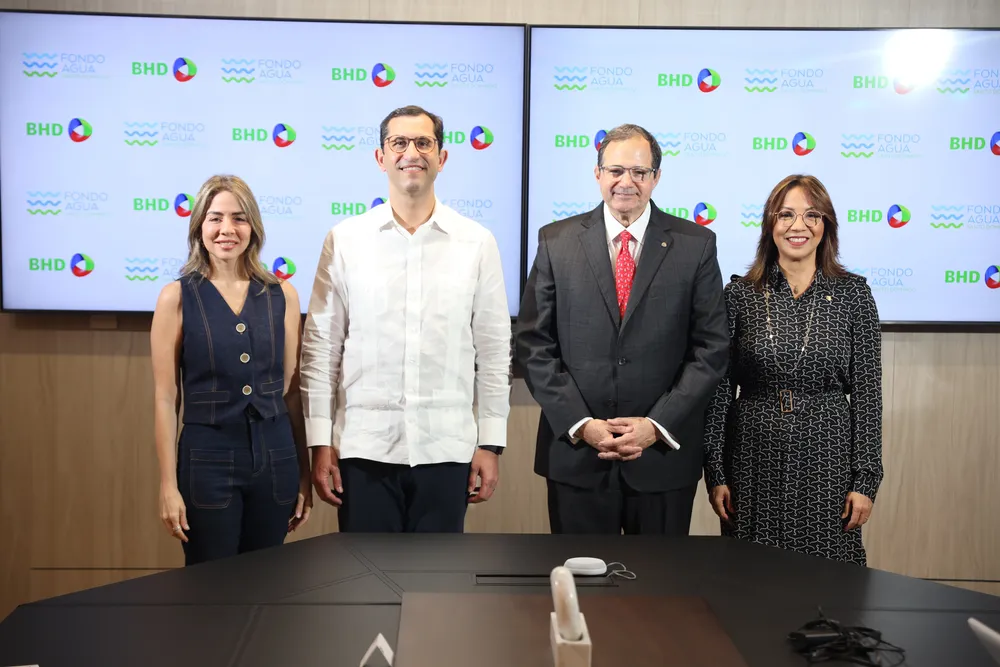 Principal Patricia Abreu, Roberto Herrera, Steven Puig y Josefina Navarro