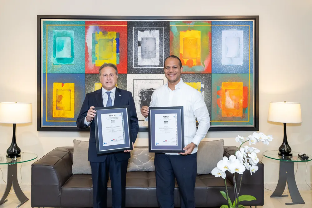 Gustavo Ariza, presidente ejecutivo APAP y Ariel Espejo, director de AENOR