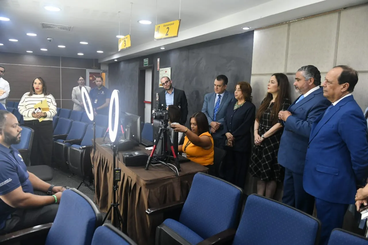 JCE-entregara-primera-cedula