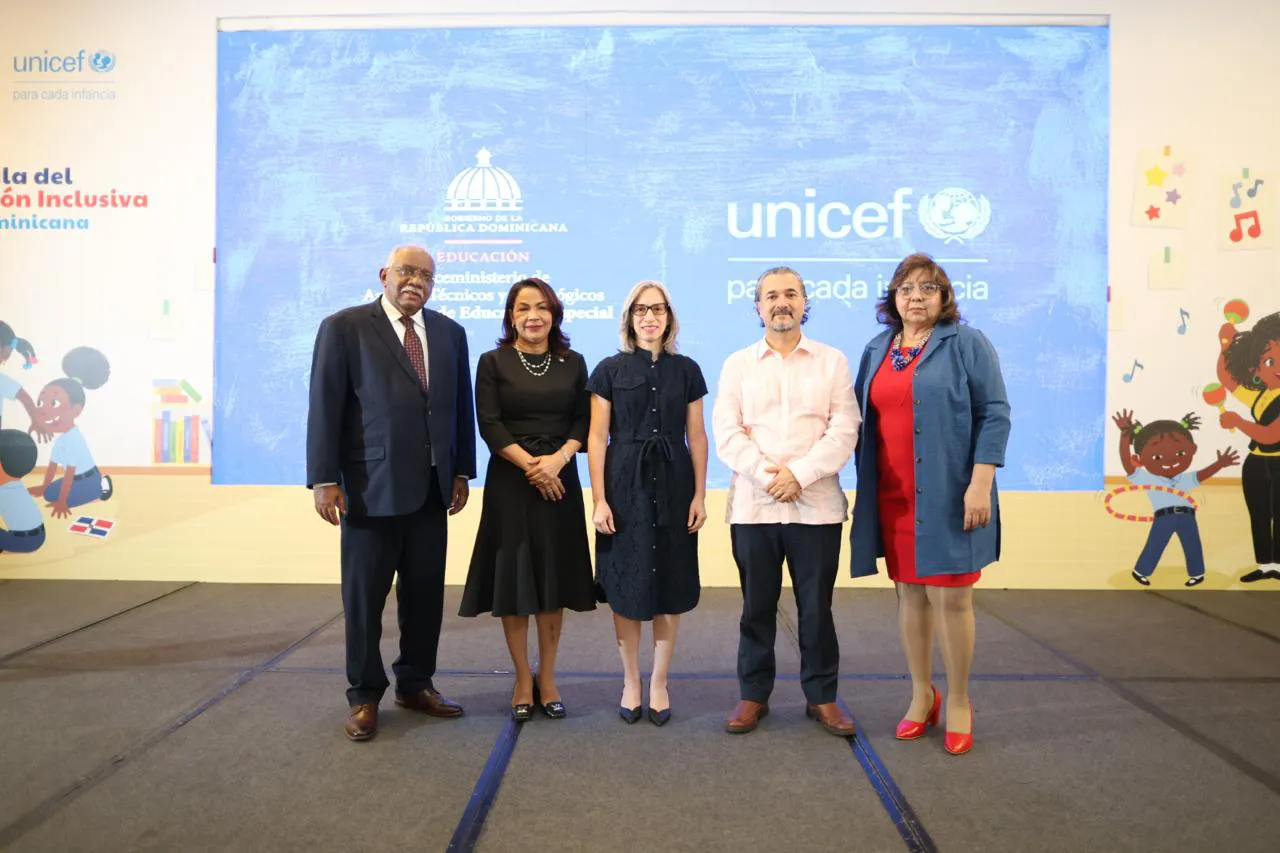Francisco Ramírez, Lucía Vásquez, Ancell Scheker, Carlos Carrera y Julia Ubiera