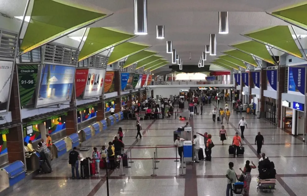 Pasajeros-en-el-AILA