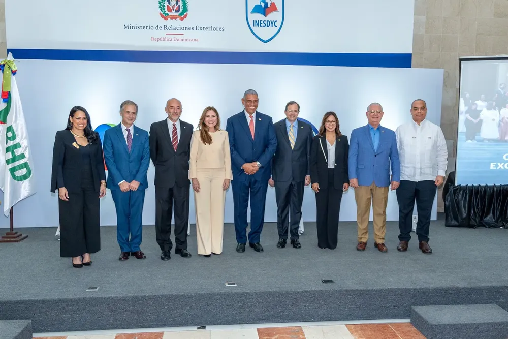 Celinés Toribio, Andrés Maldonado, Fidelio Arturo Despradel, Carolina Mejía, Jesús - Chú - Vásquez, Steven Puig, Josefina Navarro, José Rafael Espaillat y Opinio Díaz