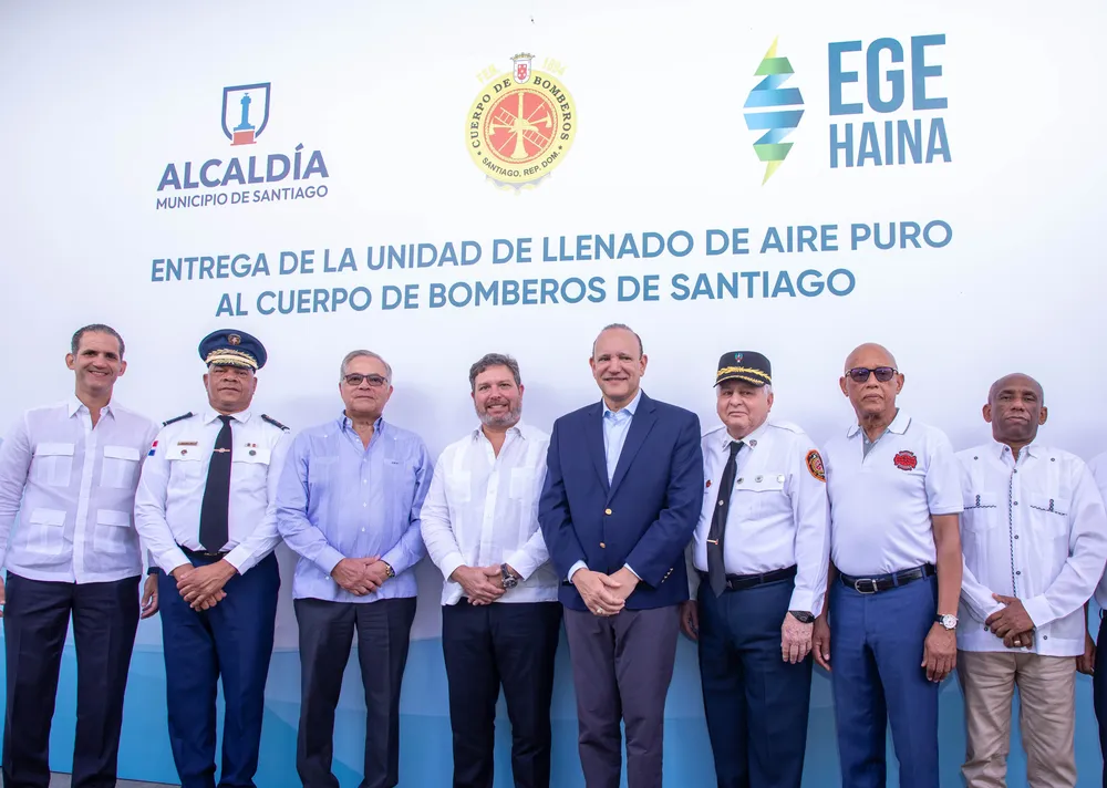 Manuel Schwarzbartl hijo, Gral. Luis Moscat, José Florentino de FONPER, José A. Rodríguez Gerente general EGE Haina, Ulises Rodríguez Alcalde de Santiago, Gral. Luis Esmurdoc presidente de UNABOM, Luis Lora