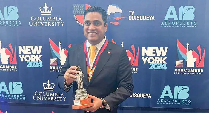 PREMIAN A KELVIN CRUZ, EL EXPRESO RD