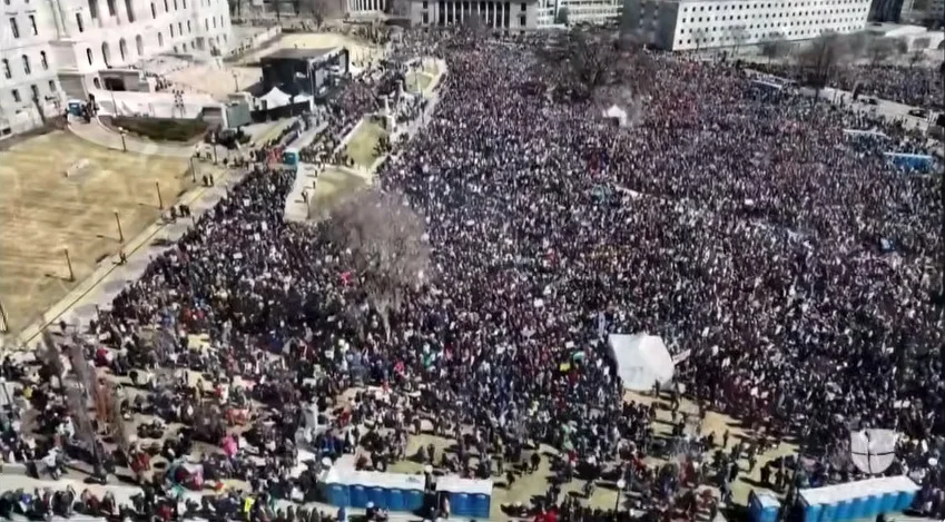 Protesta-contra-el-gobierno-de-Trump-este-sabado-28-de-marzo-2026-en-Minneapolis