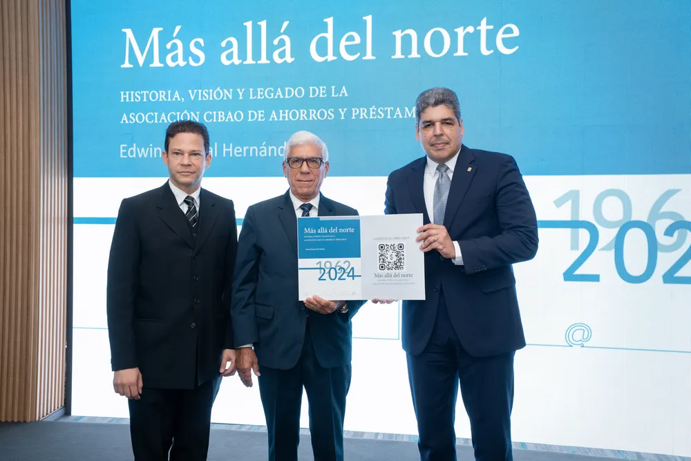 Edwin Espinal, Rafael Genao y José Luis Ventura durante la presentación del editorial